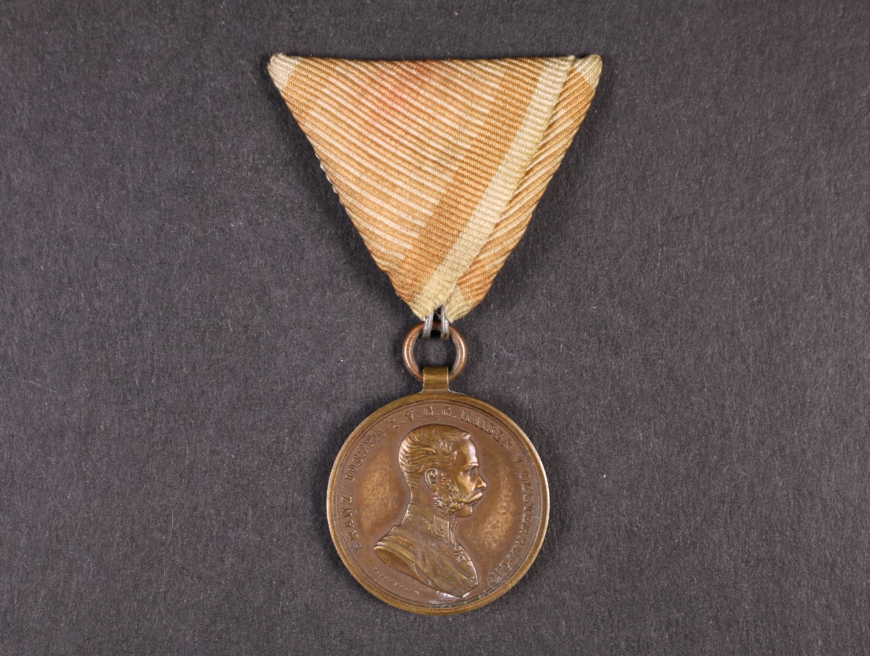 Bronzová medaile za statečnost, původní vojenská stuha, vydání 1914 - 1917