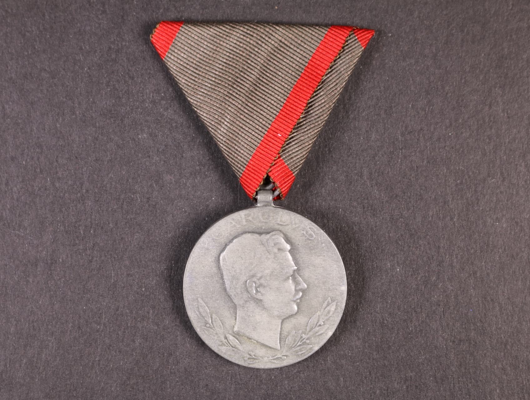 Medaile Za zranění z r. 1917 na stuze pro trvalou invaliditu