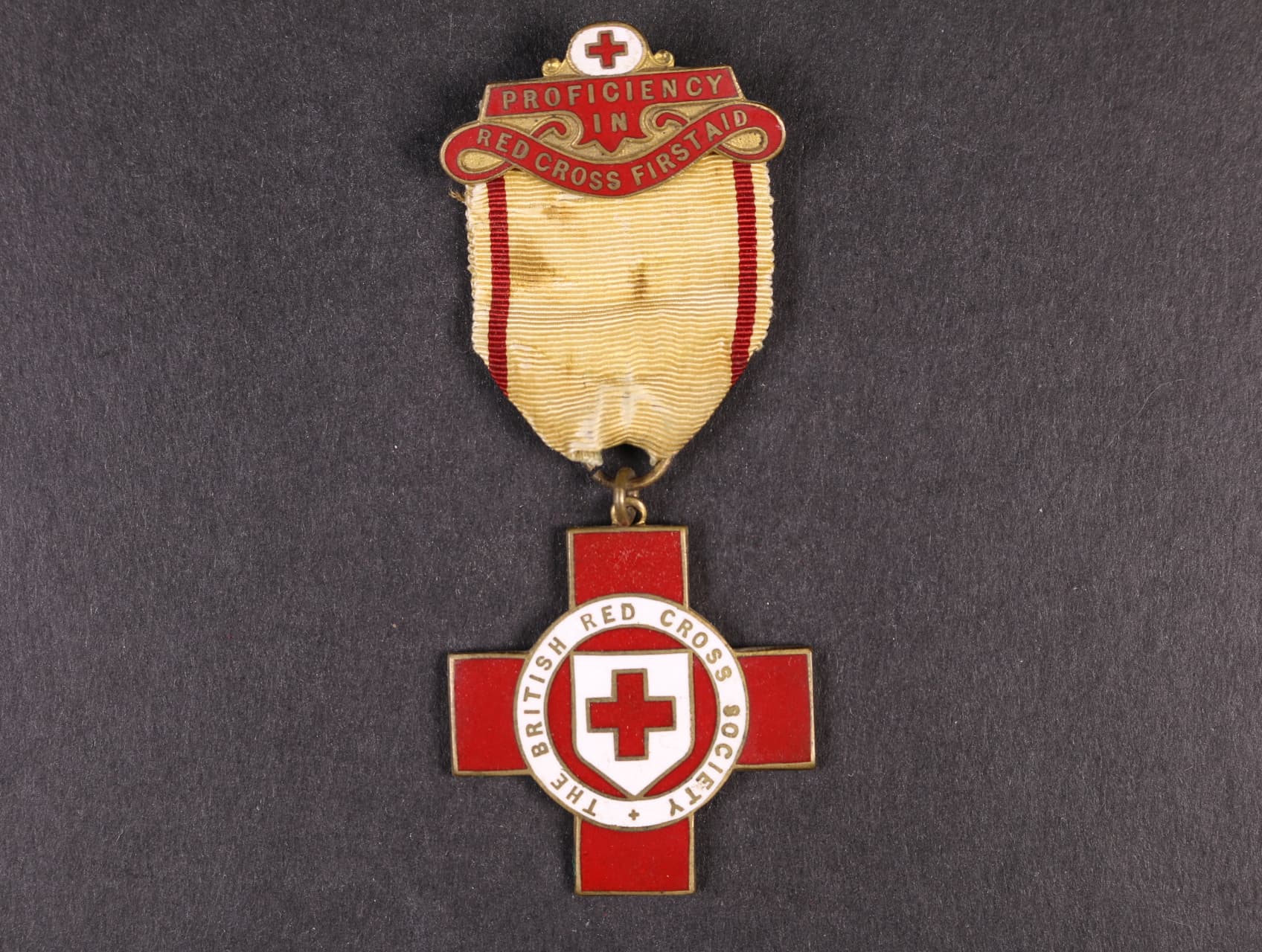 Britský červený kříž (na rubu E.A.Sowter 1905)