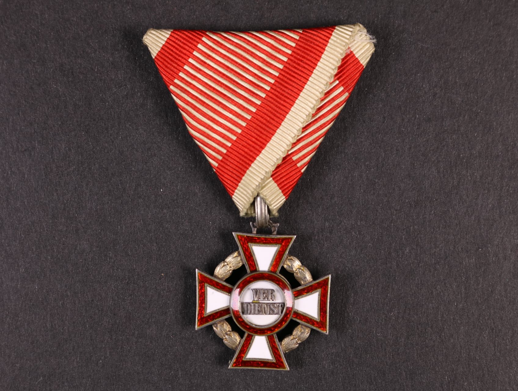 Vojenský záslužný kříž s válečnou dekorací, provedení 1867-1882, Ag, Au, původní vojenská stuha