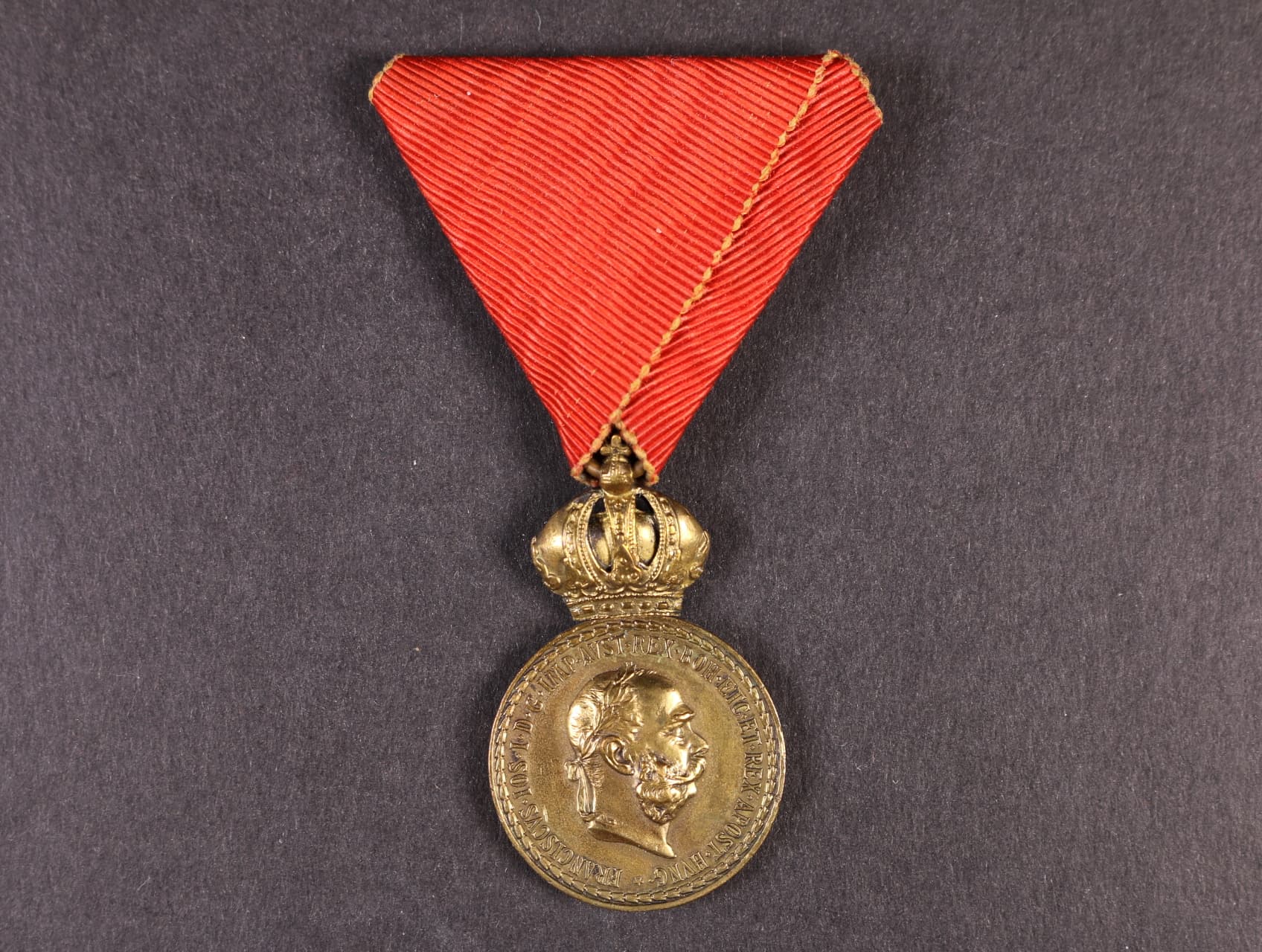 Vojenská záslužná medaile Signum Laudis F.J.I. původní civilní stuha