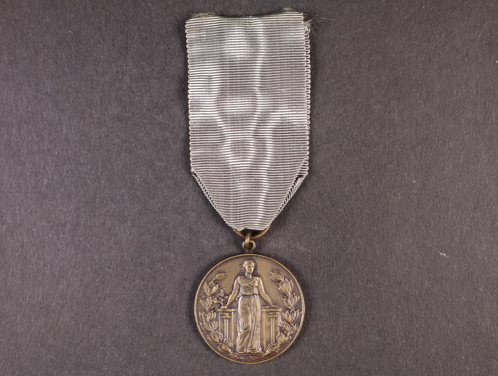 Pamětní medaile FIDAC s letopočtem 1918 - 1919 s podpisem medailera