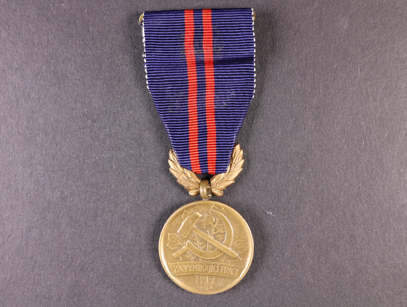 Vyznamenání - Za vynikající práci - II. vydání po r. 1960 ČSSR č. 50967