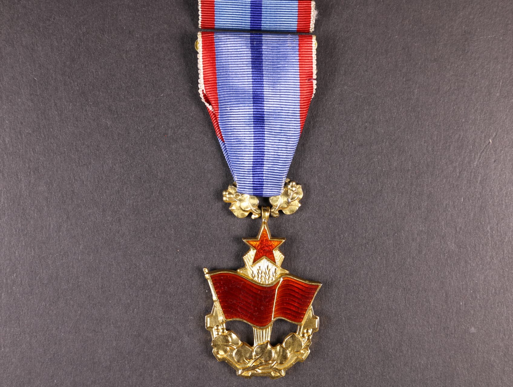 Řád rudého praporu práce ČSSR č.12668, punc Ag 925, značka výrobce ZUKOV