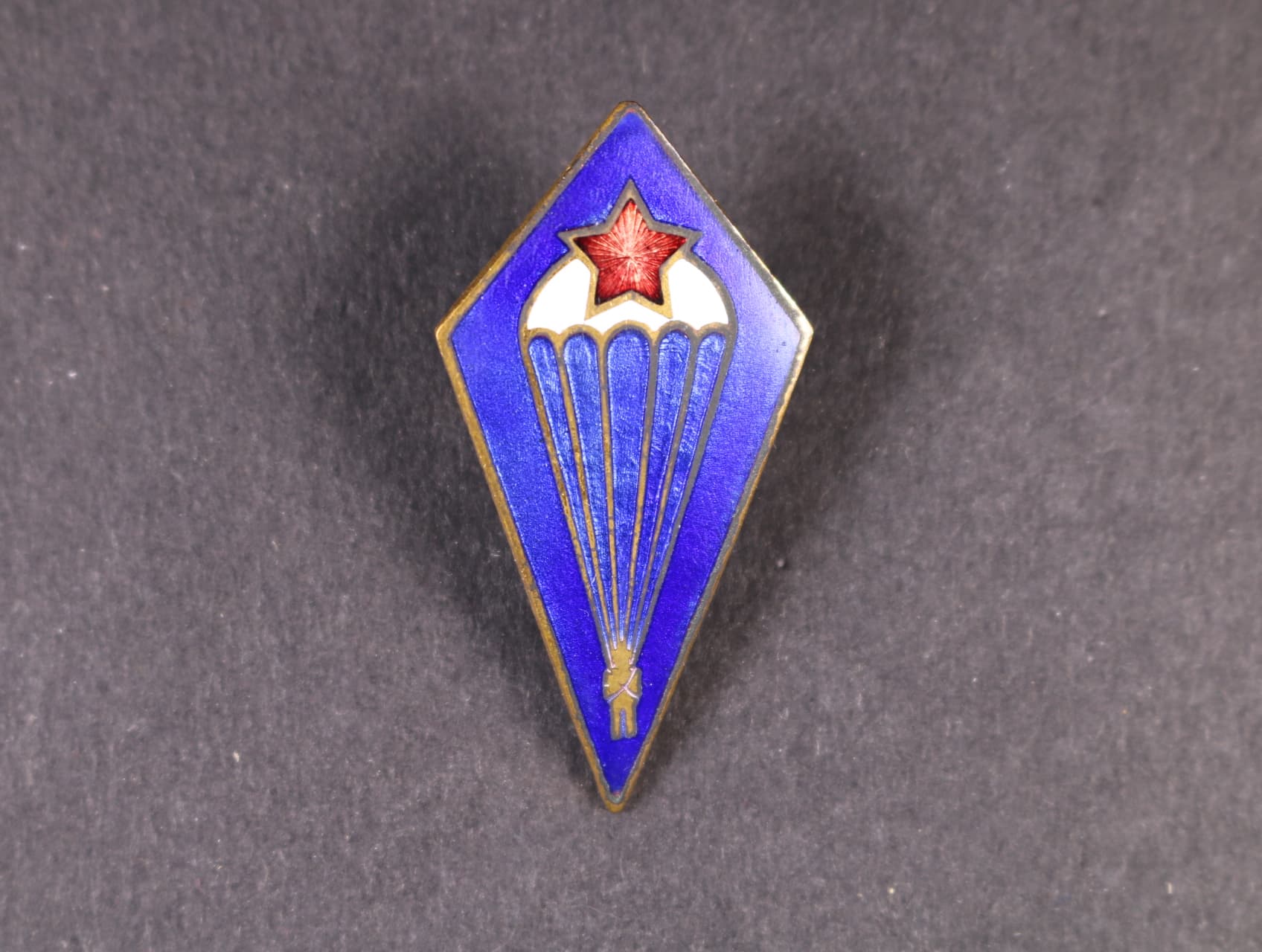 Odznak pro piloty za zakončení výsadkářského výcviku starší provedení od r. 1956 č.0335