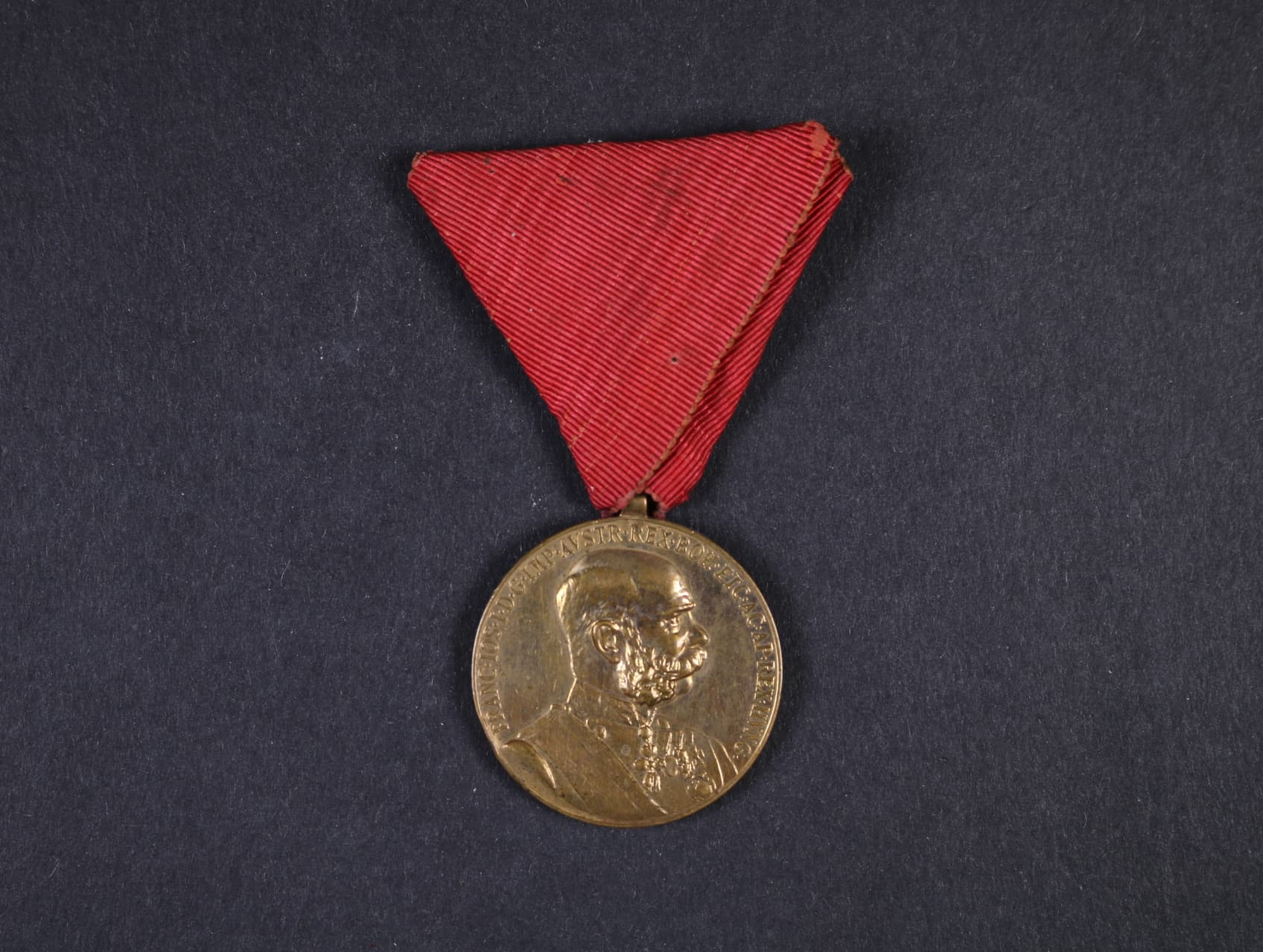 Vojenská jubilejní pam. medaile z r.1898, bronz, původní stuha