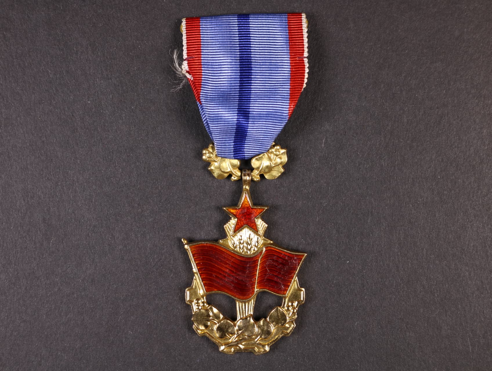 Řád rudého praporu práce ČSSR č.12666, punc Ag 925, značka výrobce ZUKOV, originální etue