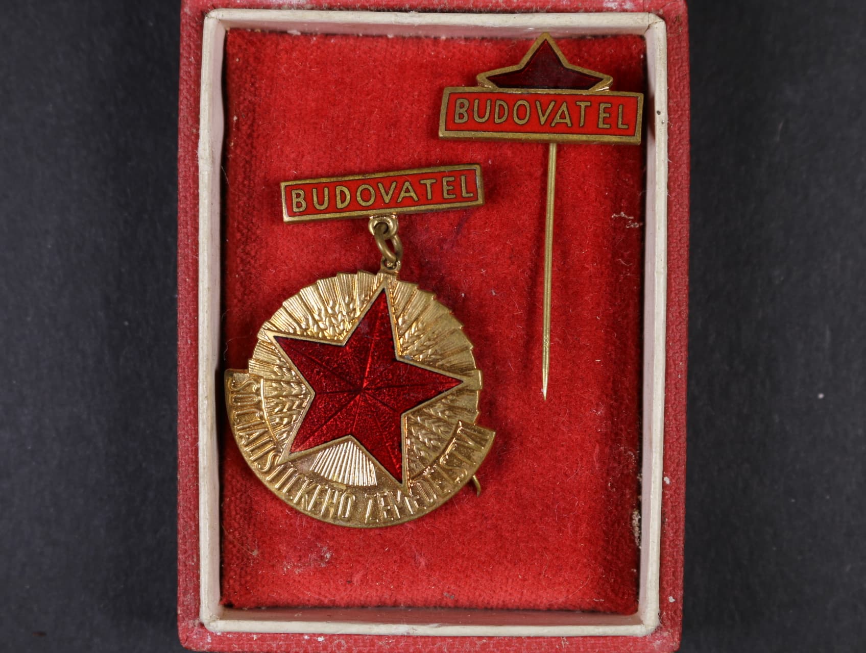 Odznak a miniatura Budovatel socialistického zemědělství