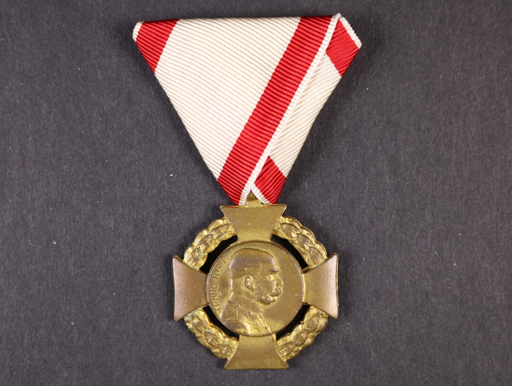 Jubilejní kříž 1908 na nové vojenské stuze
