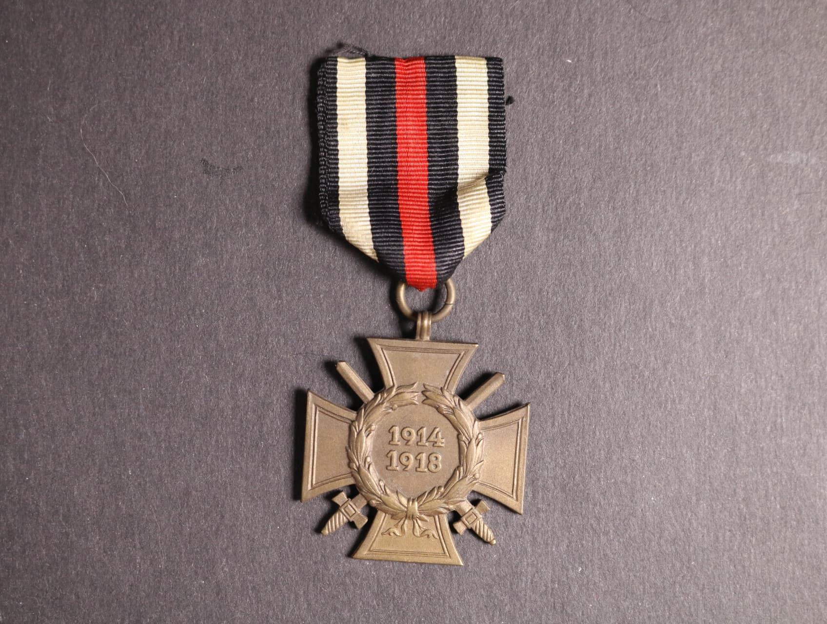 Čestný kříž 1914-1918 pro frontové bojovníky, na reversu značka G3