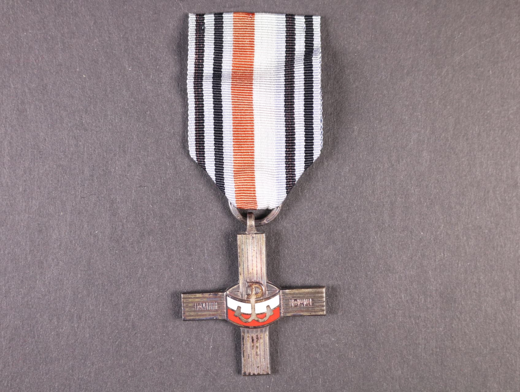 Kříž povstalcům Varšavy 1944