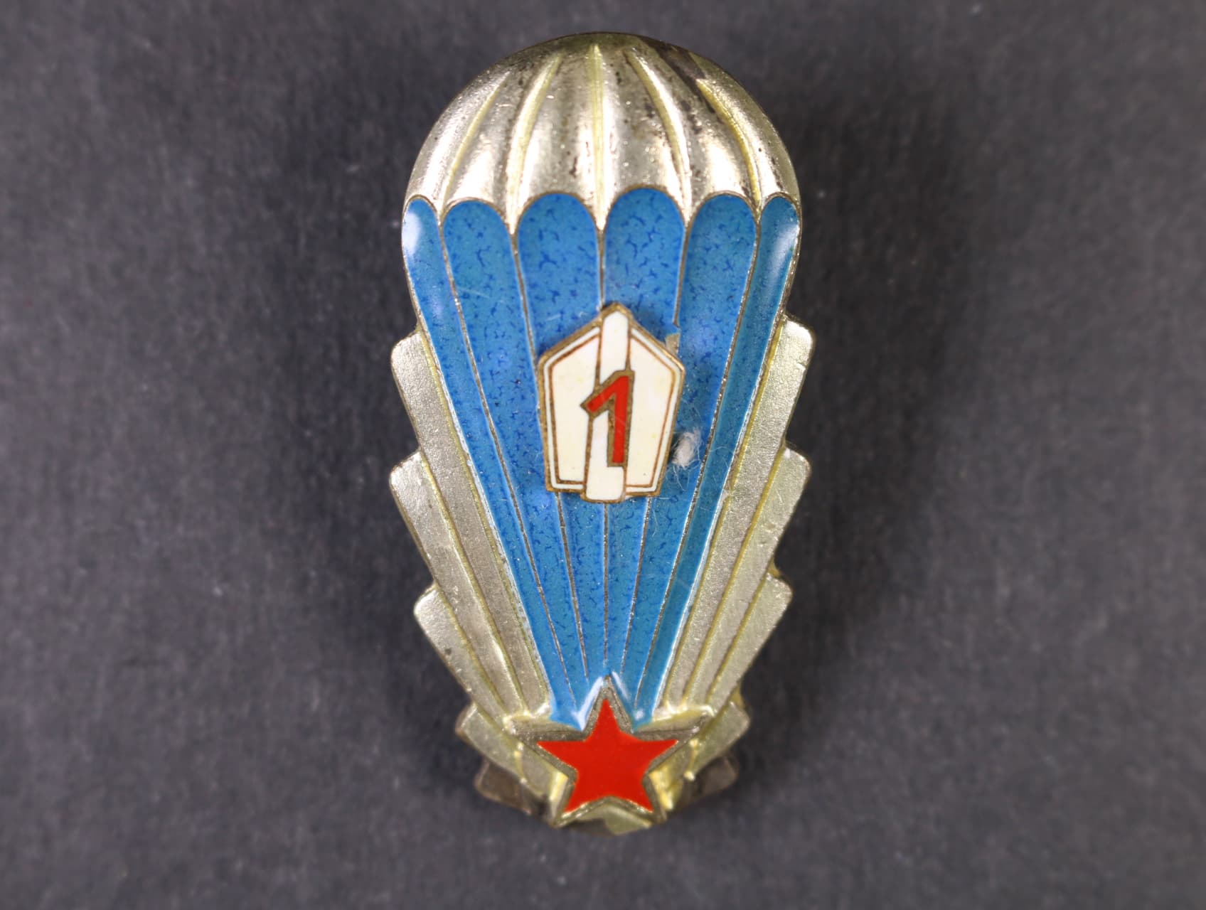 Odznak výsadkového vojska 1. třídy z obdobi 1965-1992 č.27707, druhý typ
