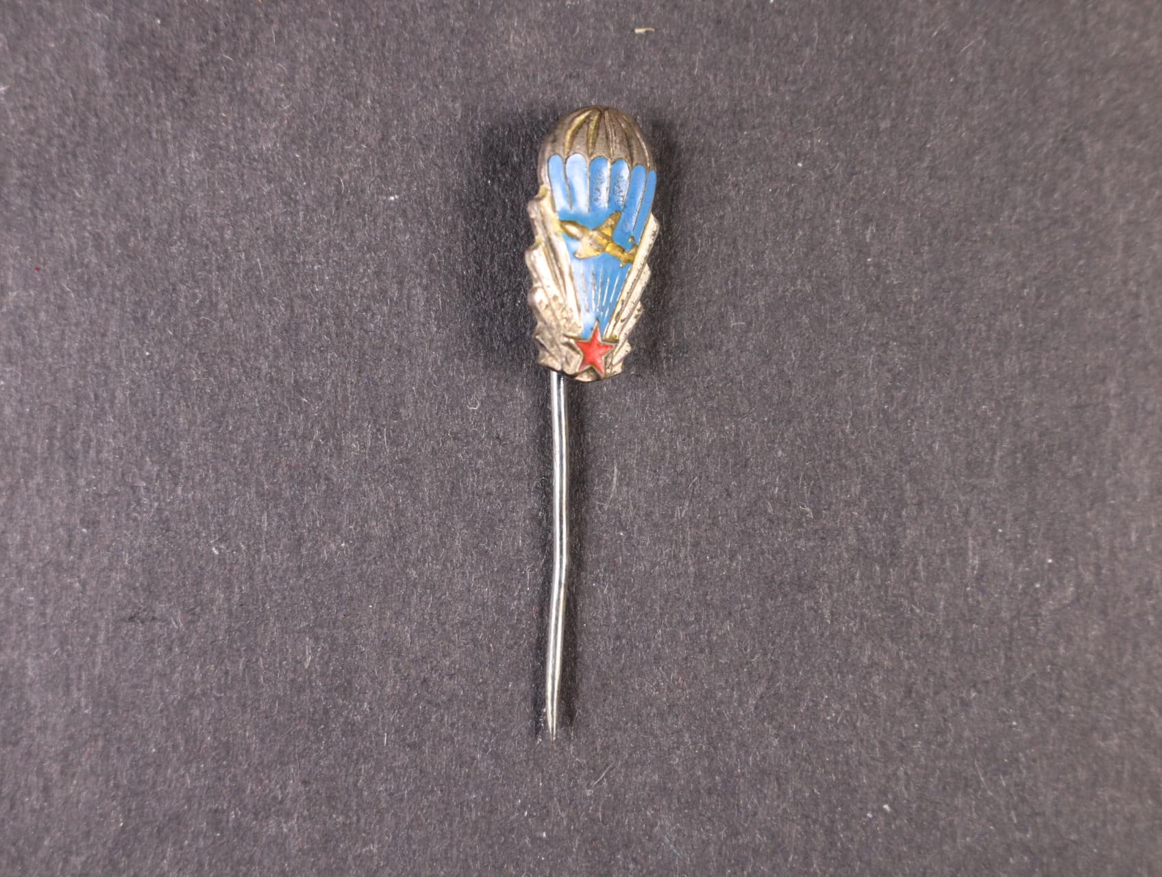 Miniatura odznaku výsadkového vojska z období 1965-1992, značka výrobce Zukov