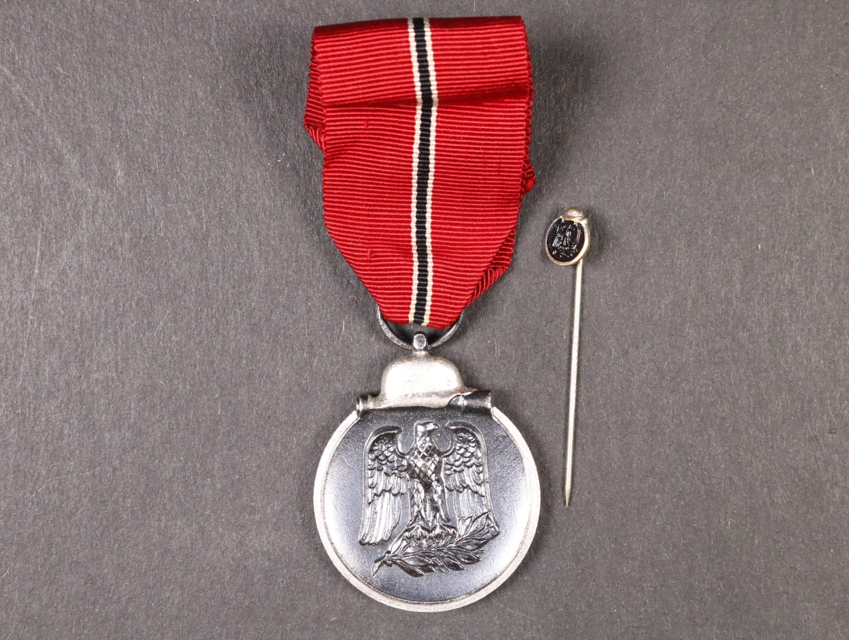 Pamětní medaile na tažení na východ, provedení po roce 1949, k tomu miniatura