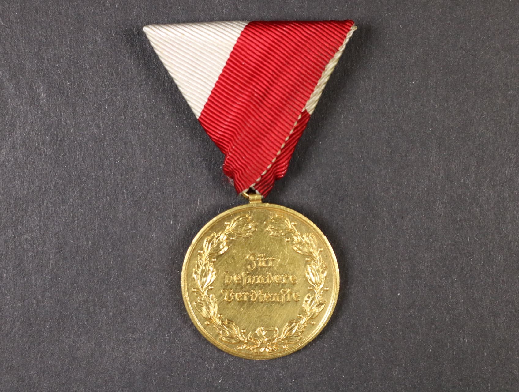 Medaile Za zvláštní službu Zemského veteránského spolku zlatá