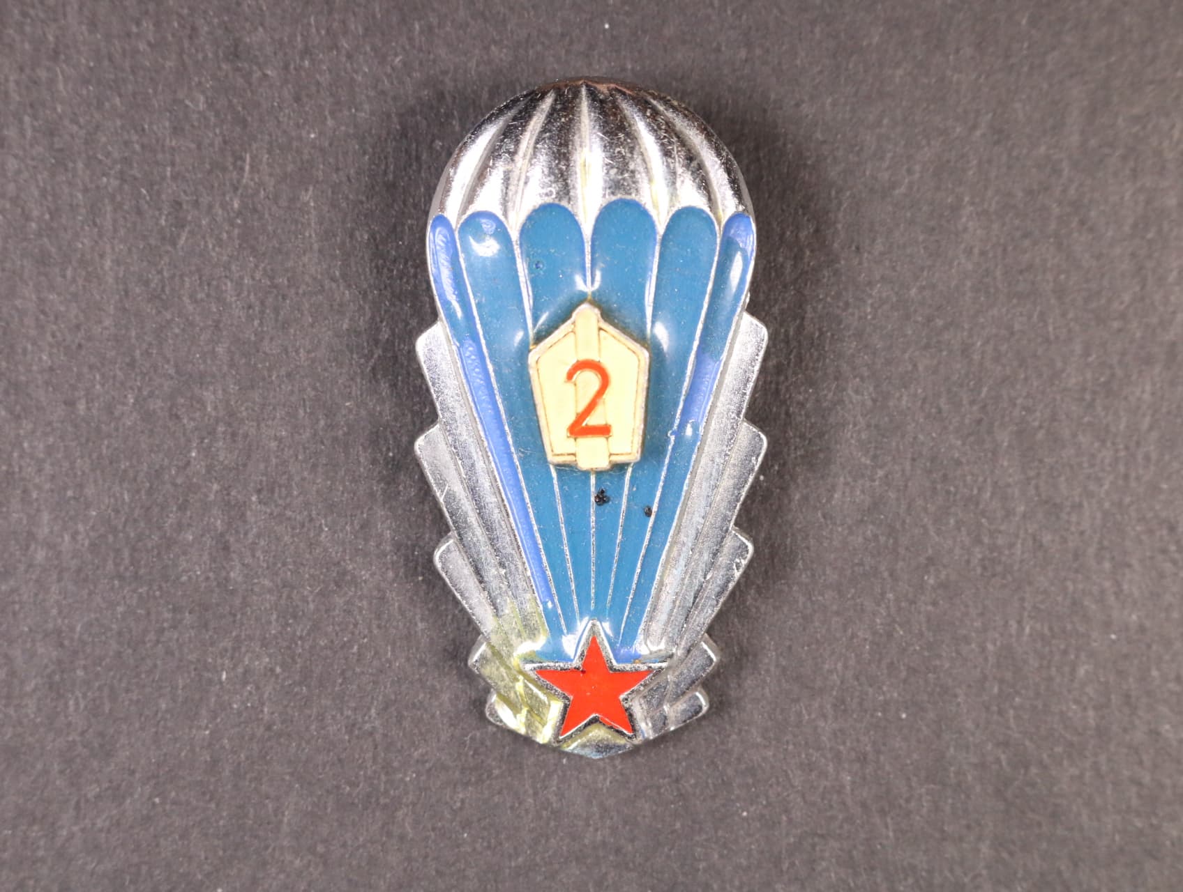 Odznak výsadkového vojska z obdobi 1965-1993 2.tř., třetí typ