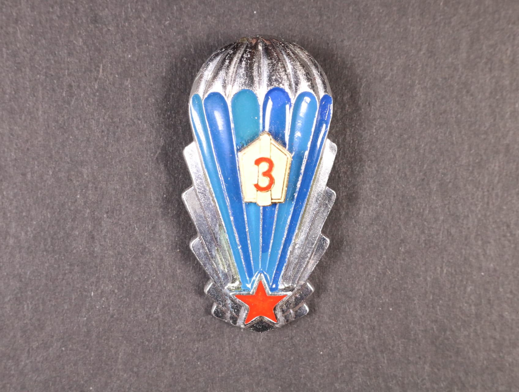 Odznak výsadkového vojska z obdobi 1965-1993 3.tř., třetí typ