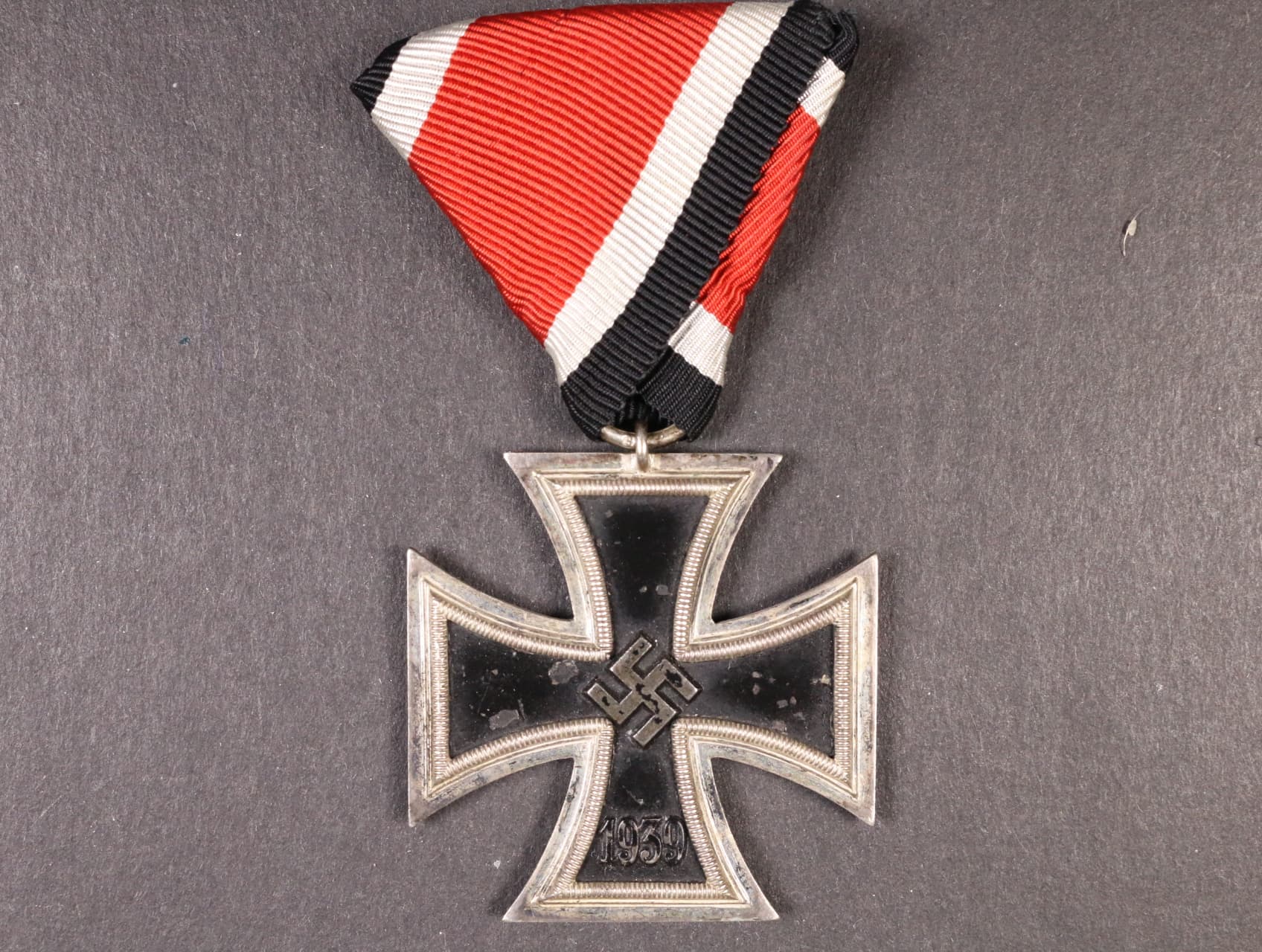 Železný kříž II. stupně 1939, na kroužku značka výrobce, 4, Steinhauer & Lück, Lüdenscheid, na trojúhelníkové stuze