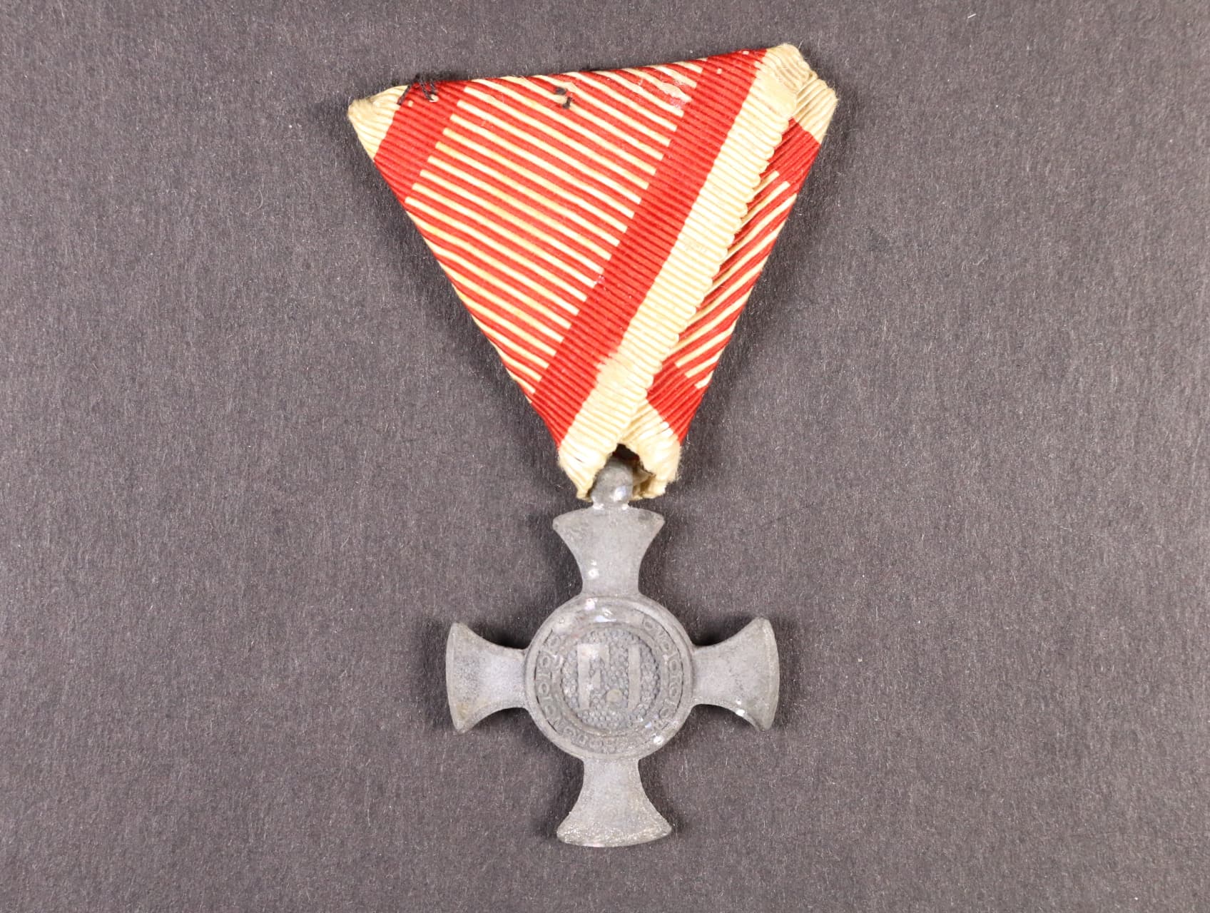 Železný Záslužný kříž, zinek, původní vojenská stuha