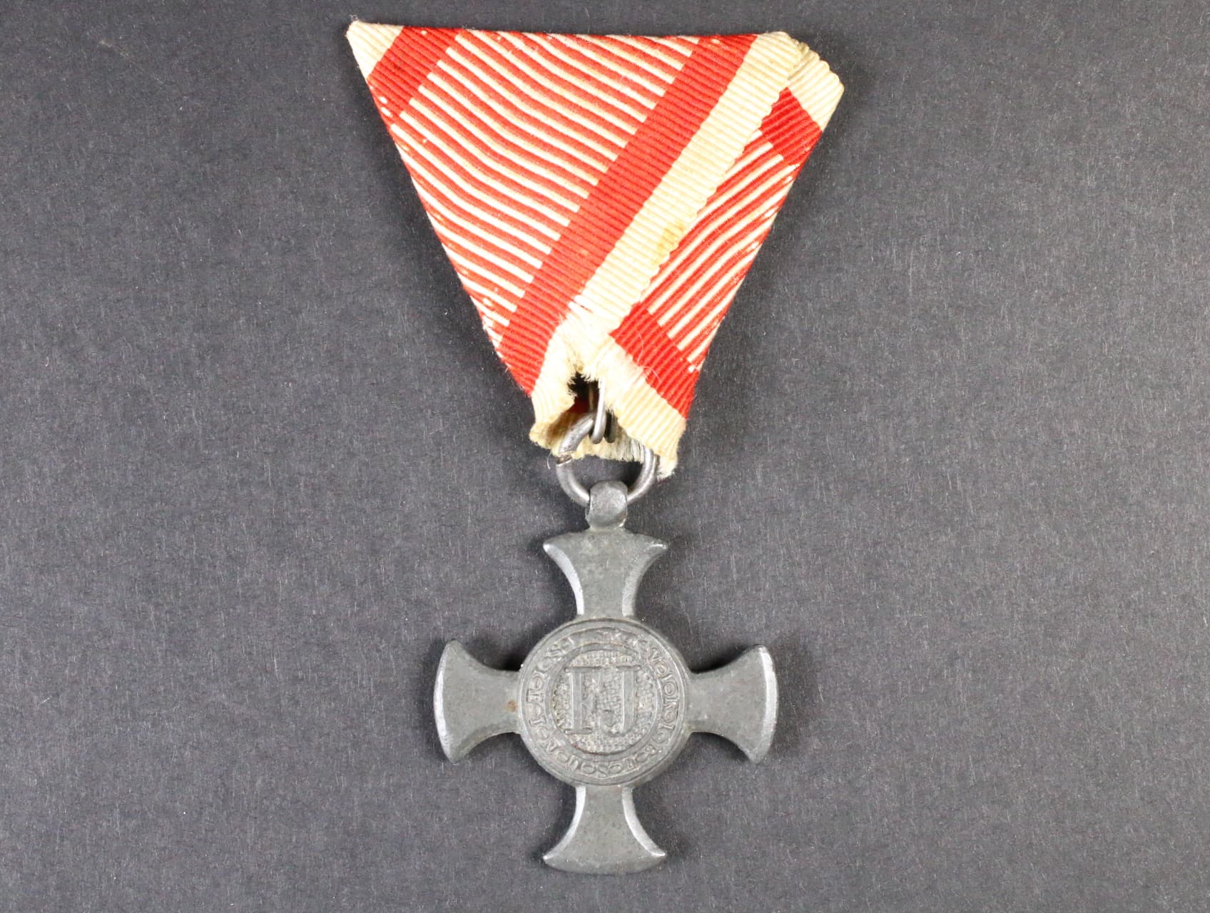 Železný Záslužný kříž, zinek, původní vojenská stuha