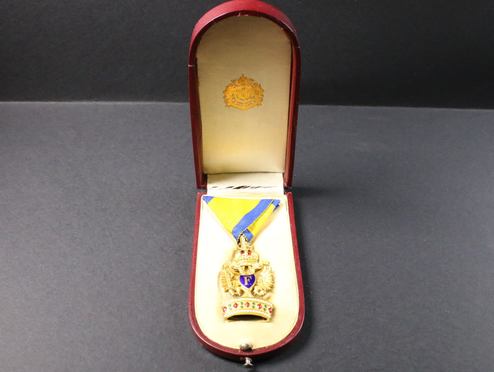 Řád železné koruny 3. třídy, pozlacený bronz, neznačeno, původní etue