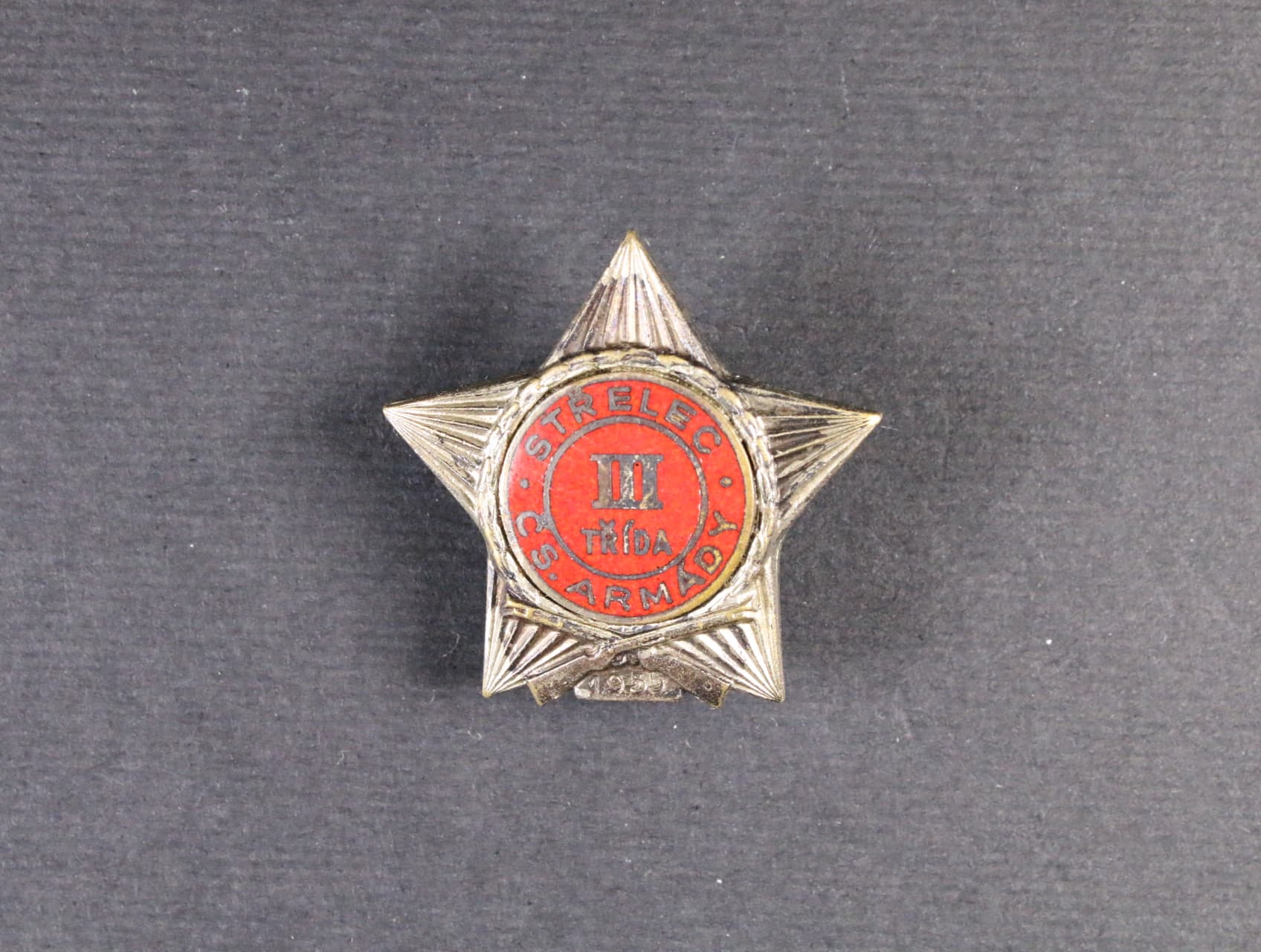 Odznak Střelec ČS armády III. třídy se štítkem 1955