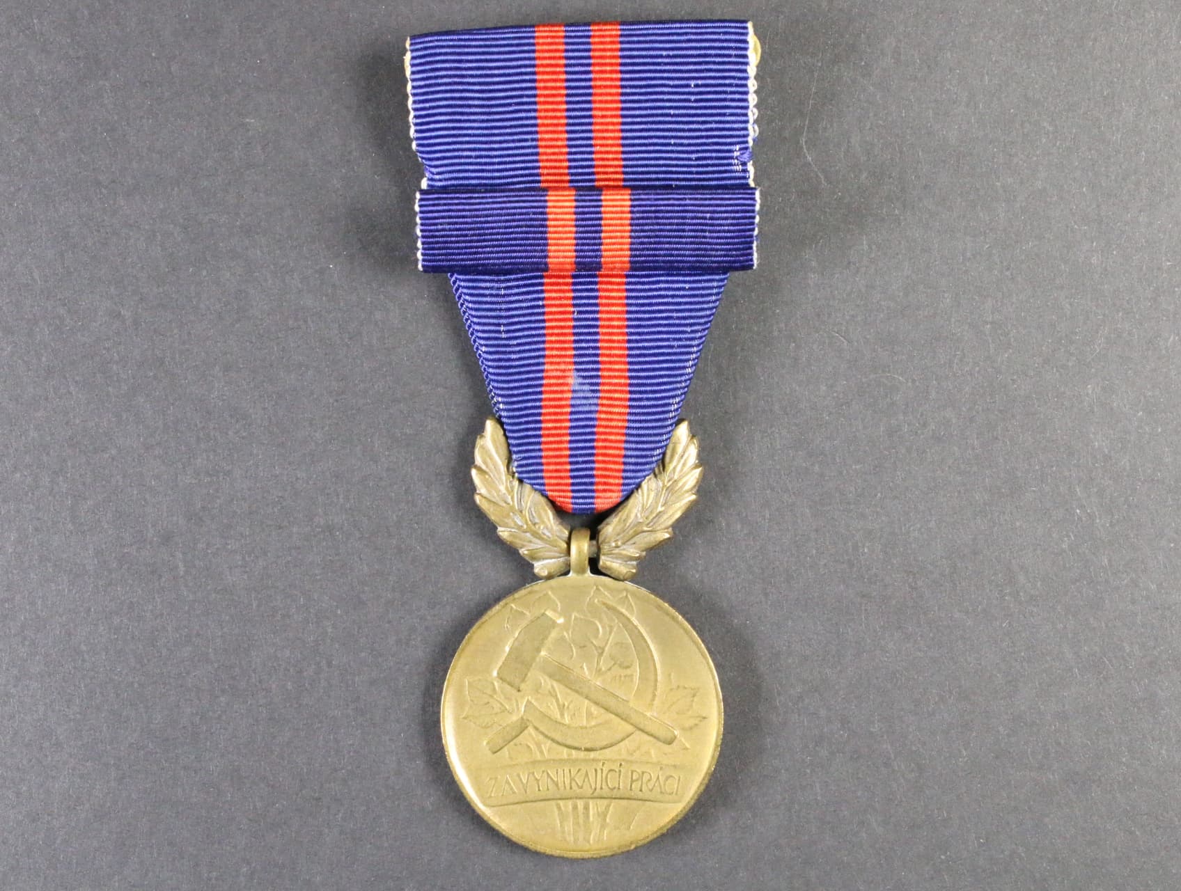 Vyznamenání - Za vynikající práci - II. vydání po r. 1960 ČSSR č. 8685