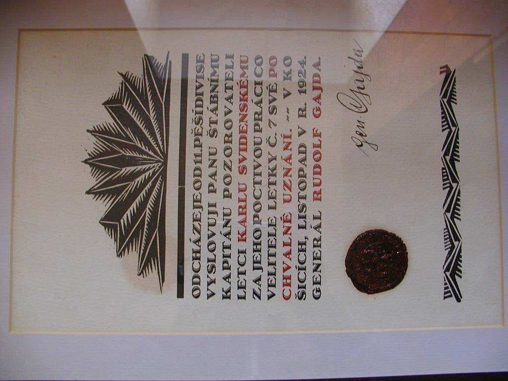 Velice zajimava pozustalost dekretu a dokumentu po kpt.Karlovi Svidenskem, dekrety - revolucni medaile, medaile za svobodu,  franzousky pilotni odznak, velice vzacny pochvalny dekret od gen.Rudolfa Ga