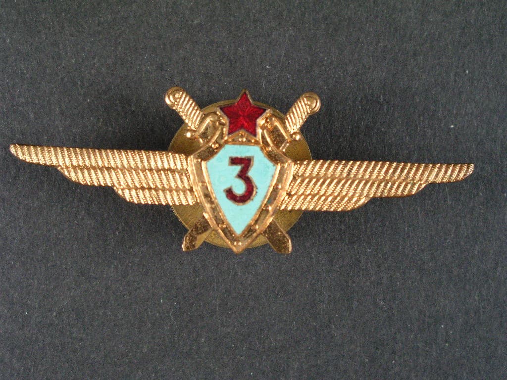 Odznak třídního specialisty letectva 1954-68. Pilot 3tř. světlemodrý smalt č.0562