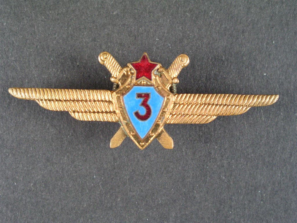 Odznak třídního specialisty letectva 1954-68. Pilot 3tř. tmavomodrý smalt č.2294