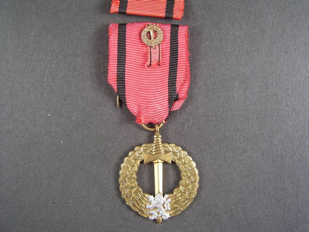 Pamětní medaile čs. armády v zahraničí, výrobce ZUKOV Praha + miniatura