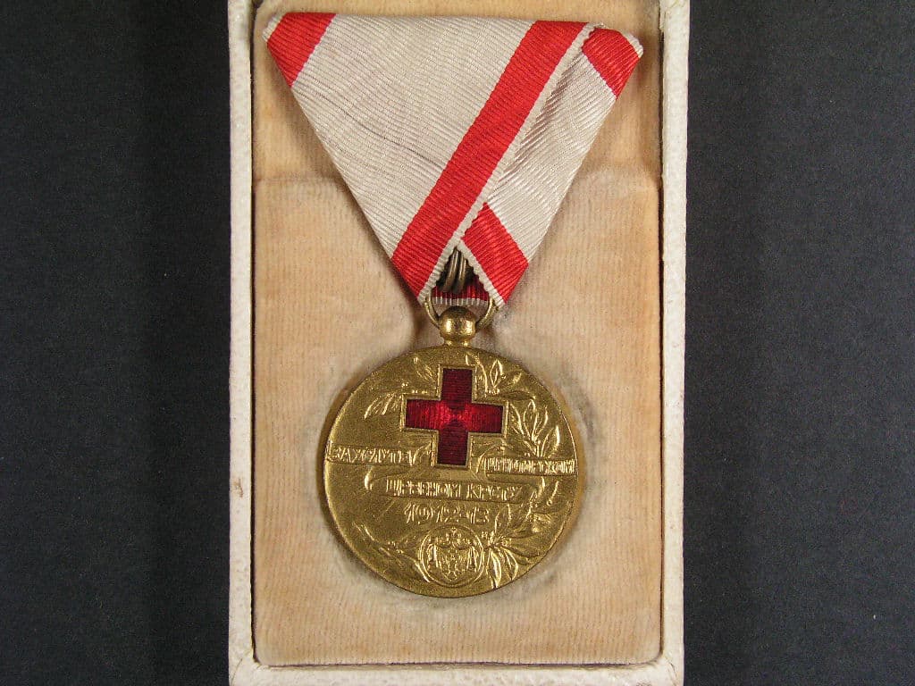 Medaile za zásluhy o Červený kříž 1912-1913, zlacená bronz, originální etue