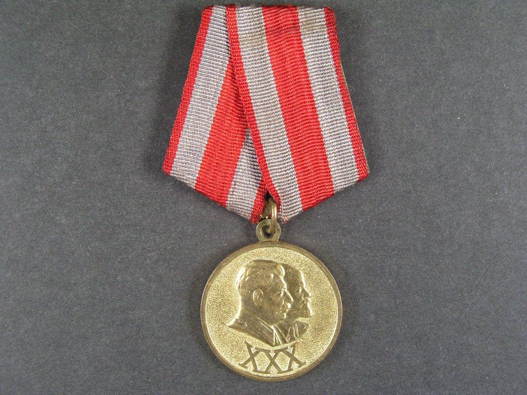 Medaile na 30 let sovětské armády a námořnictva
