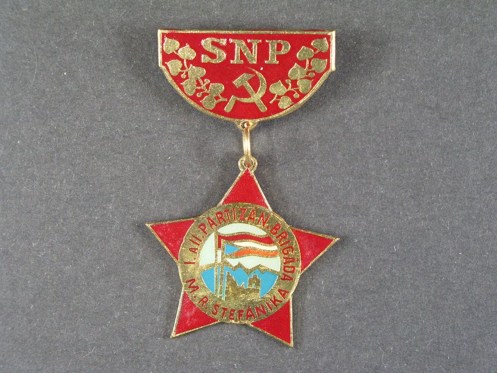 Čestný odznak I. a II. partyzánské brigády M.R.Štefánika, výrobce kovoznak Lipt. Hrádok