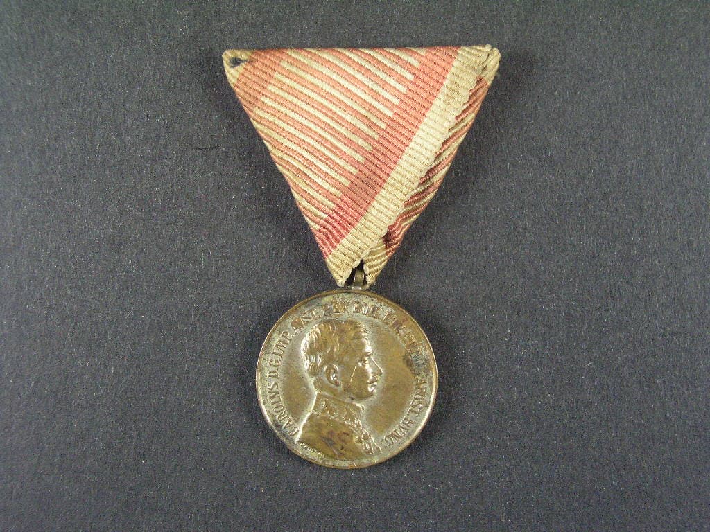Medaile za statečnost II. třídy, postříbřený bronz, původní vojenská stuha, vydání 1917 - 1918