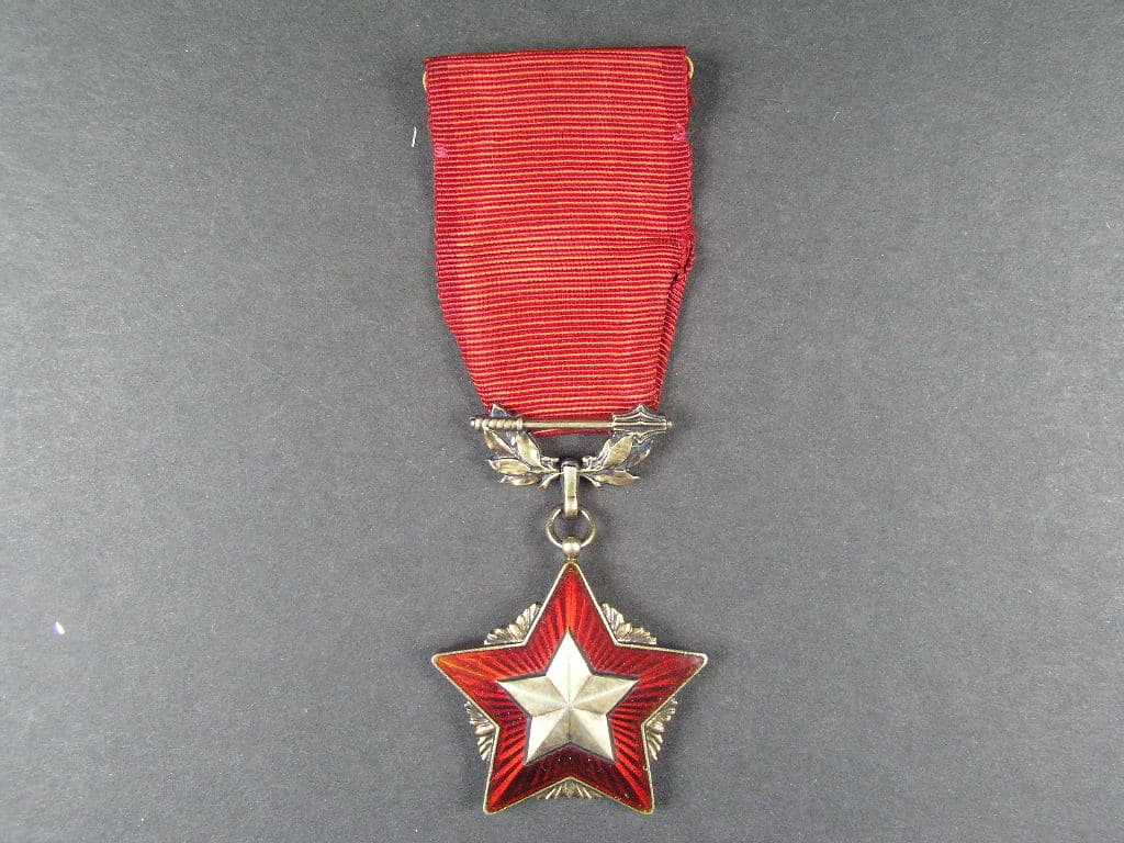 Řád rudé zástavy ČSSR č. 224, puncované Ag, výrobce Zukov Praha