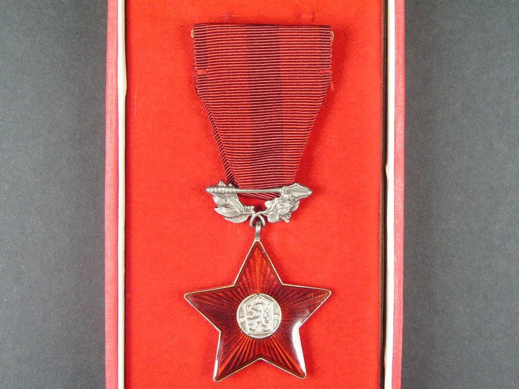 Řád Rudé hvězdy ČSSR č.3752, punc Ag, výrobce Zukov