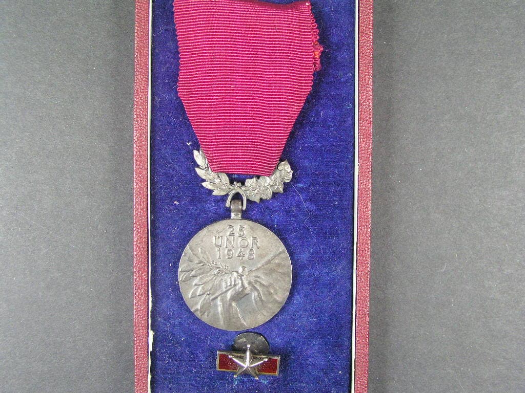 Řád 25. února – II. Třída, výrobce Karnet Kyselý, punc Ag 900 + orig. etue