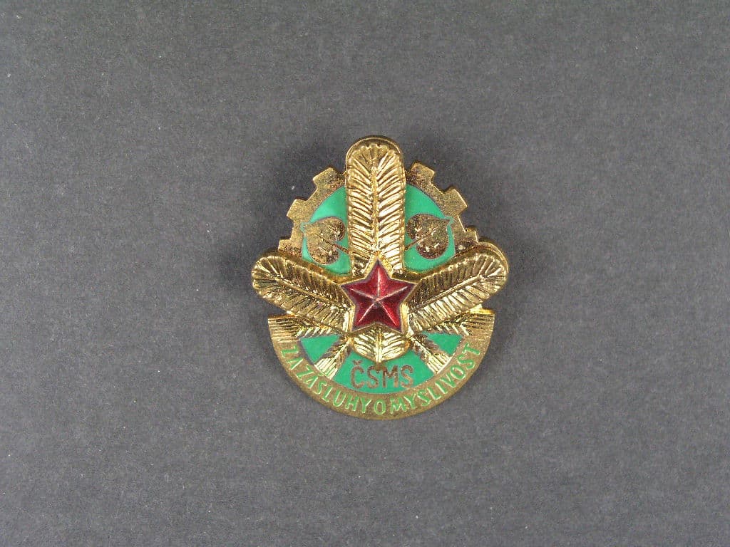 Odznak ČSMS Za zásluhy o myslivost, pozlacený bronz, smalty, rozměry 40x35 mm
