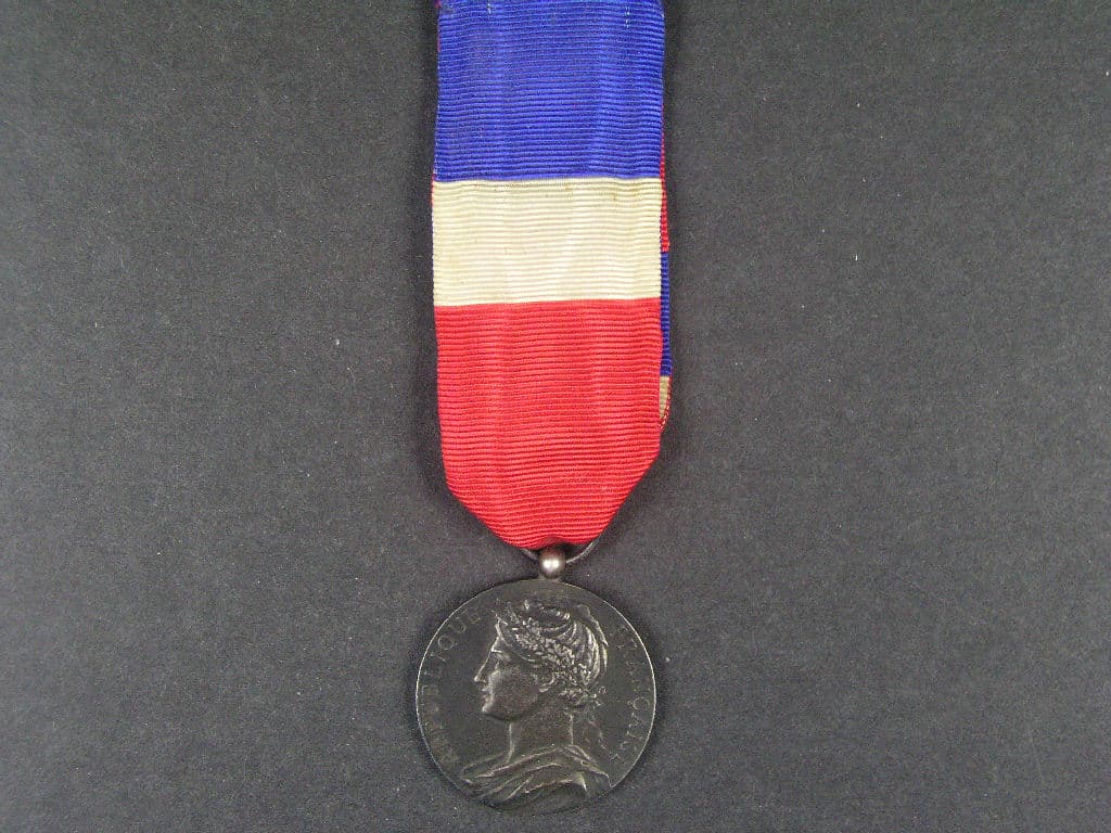 Čestná medaile min. průmyslu, udělená 1927, punc Ag na hraně medaile