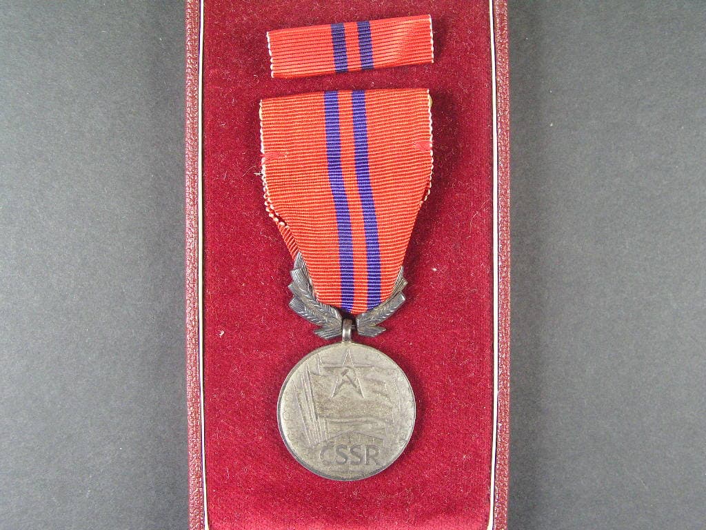 Vyznamenání - Za zásluhy o výstavbu II. vydání po roce 1960 ČSSR č.25329 + etue