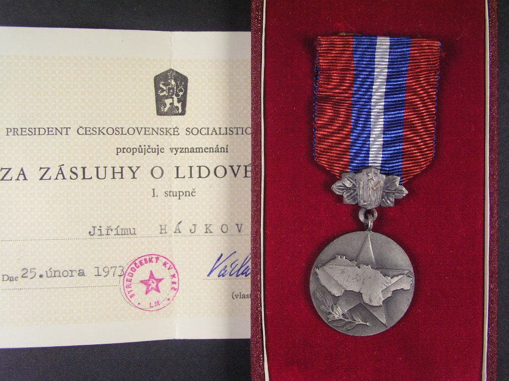 Vyznamenání - Za zásluhy o lidové milice - I. třída, etue, udělovací průkaz