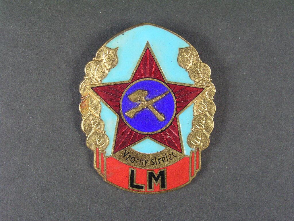 Vzorný střelec LM, vodorovná upínací jehla