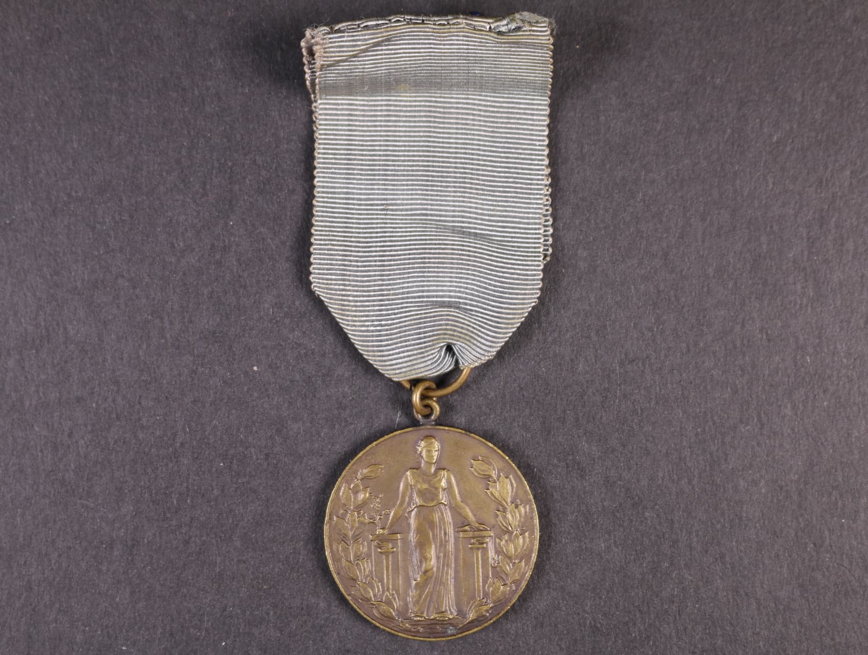 Pamětní medaile FIDAC s letopočtem 1918 - 1919 s podpisem medailera
