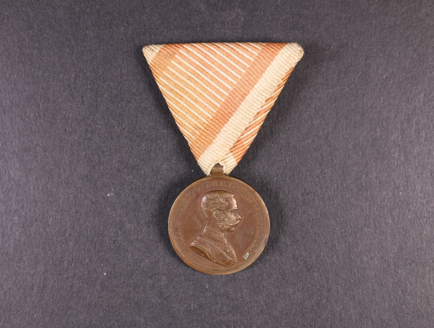 Bronzová medaile za statečnost, původní vojenská stuha, vydání 1914-1917