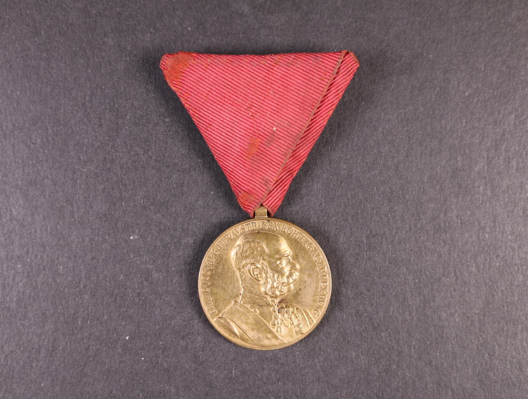 Vojenská jubilejní pam. medaile z r.1898, bronz, původní stuha