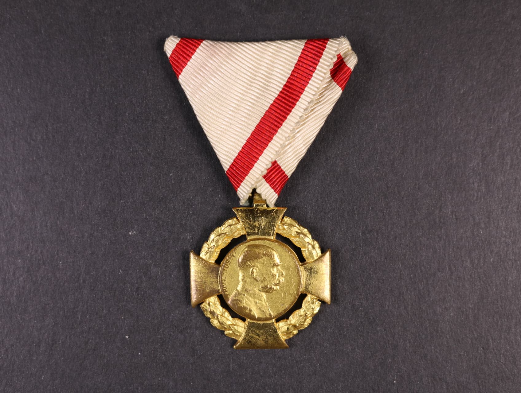 Jubilejní kříž 1908 na vojenské stuze