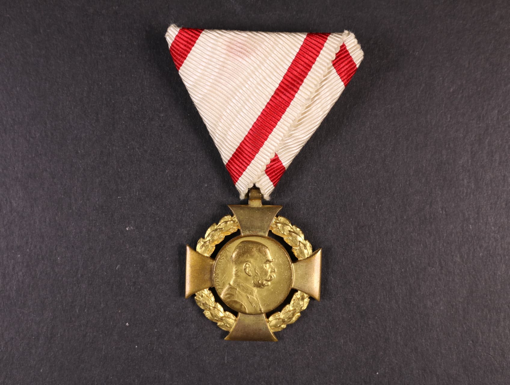 Jubilejní kříž 1908 na vojenské stuze