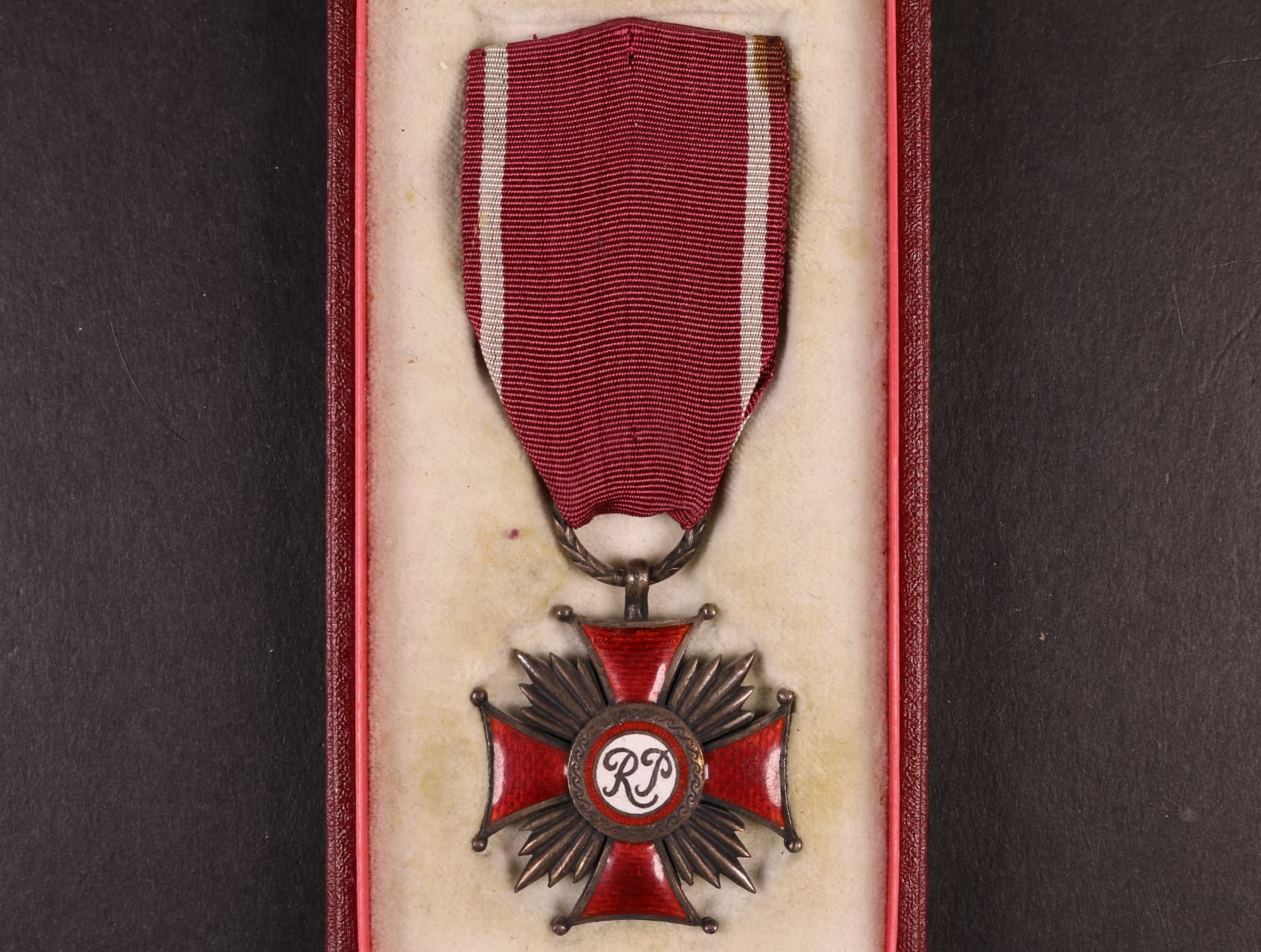 Stříbrný záslužný kříž RP, originální etue
