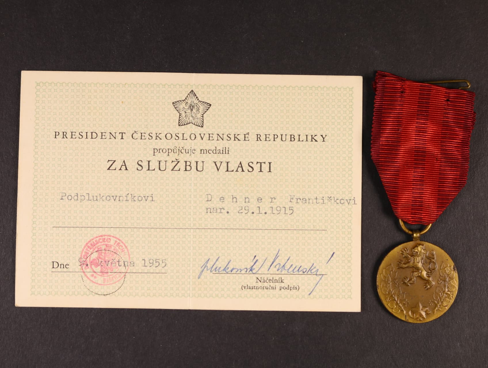 Medaile Za službu vlasti - ČSSR + průkaz